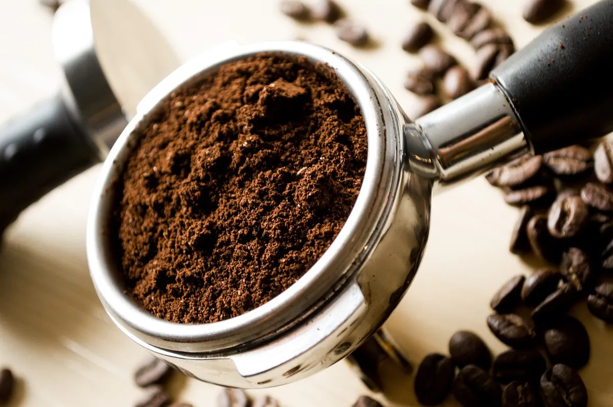 Dlaczego ekspres do kawy delonghi nie pobiera wody mimo pełnego zbio