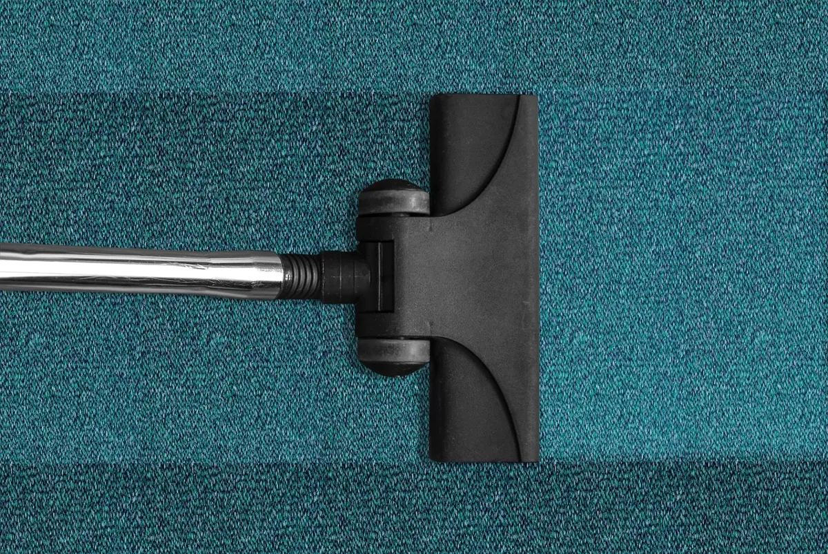 Dlaczego odkurzacz dyson v10 traci ssanie na krawędziach dywanów mim