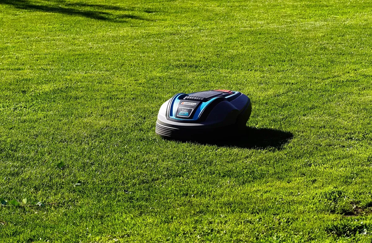 Dlaczego robot koszący husqvarna nie wraca do stacji ładowania mimo